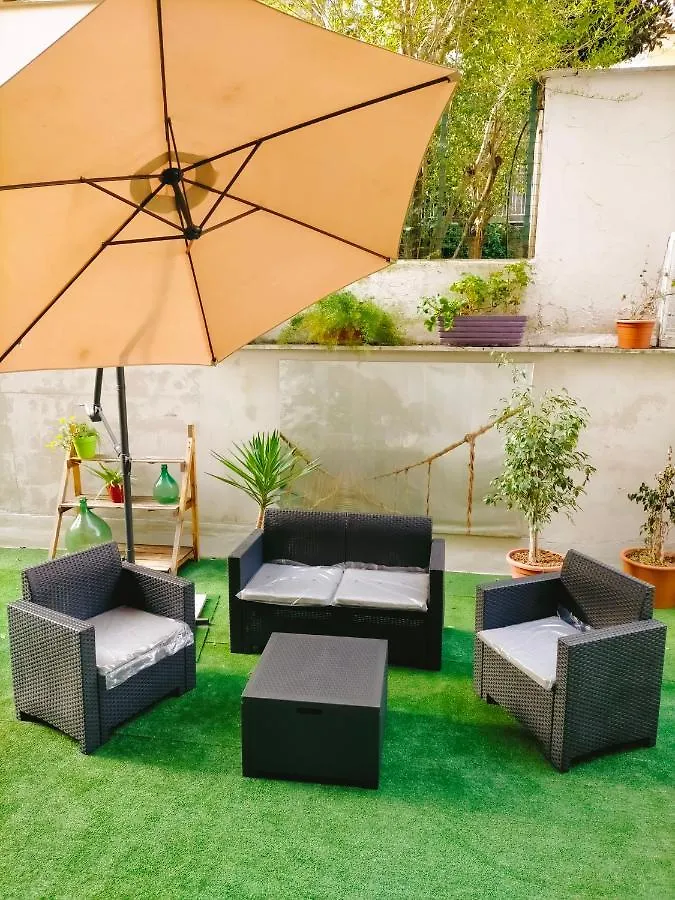 Lanzies Guesthouse Rome