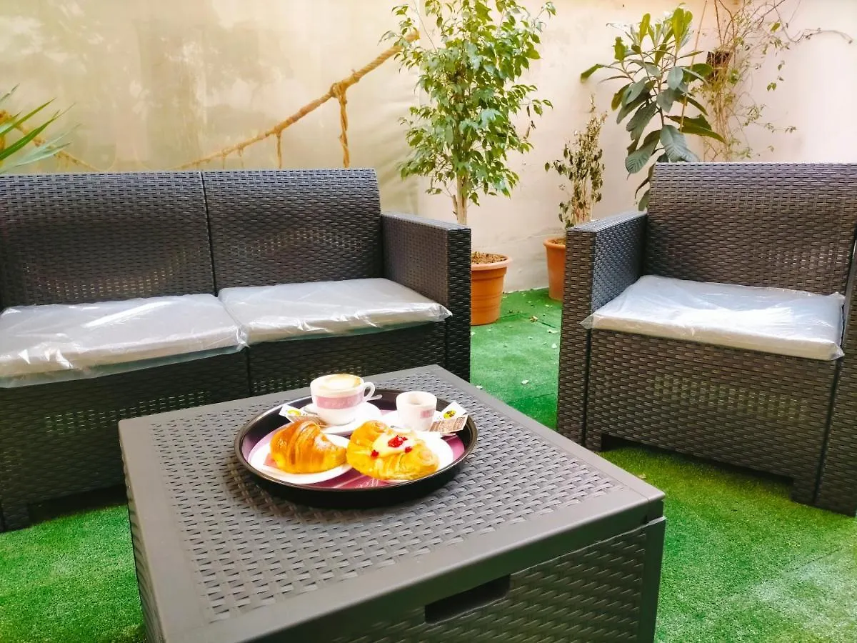 Lanzies Guesthouse Rome