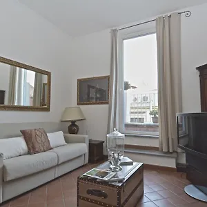 Spanish Steps Corner Apartment