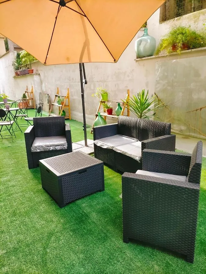 Lanzies Guesthouse روما بيت ضيافة