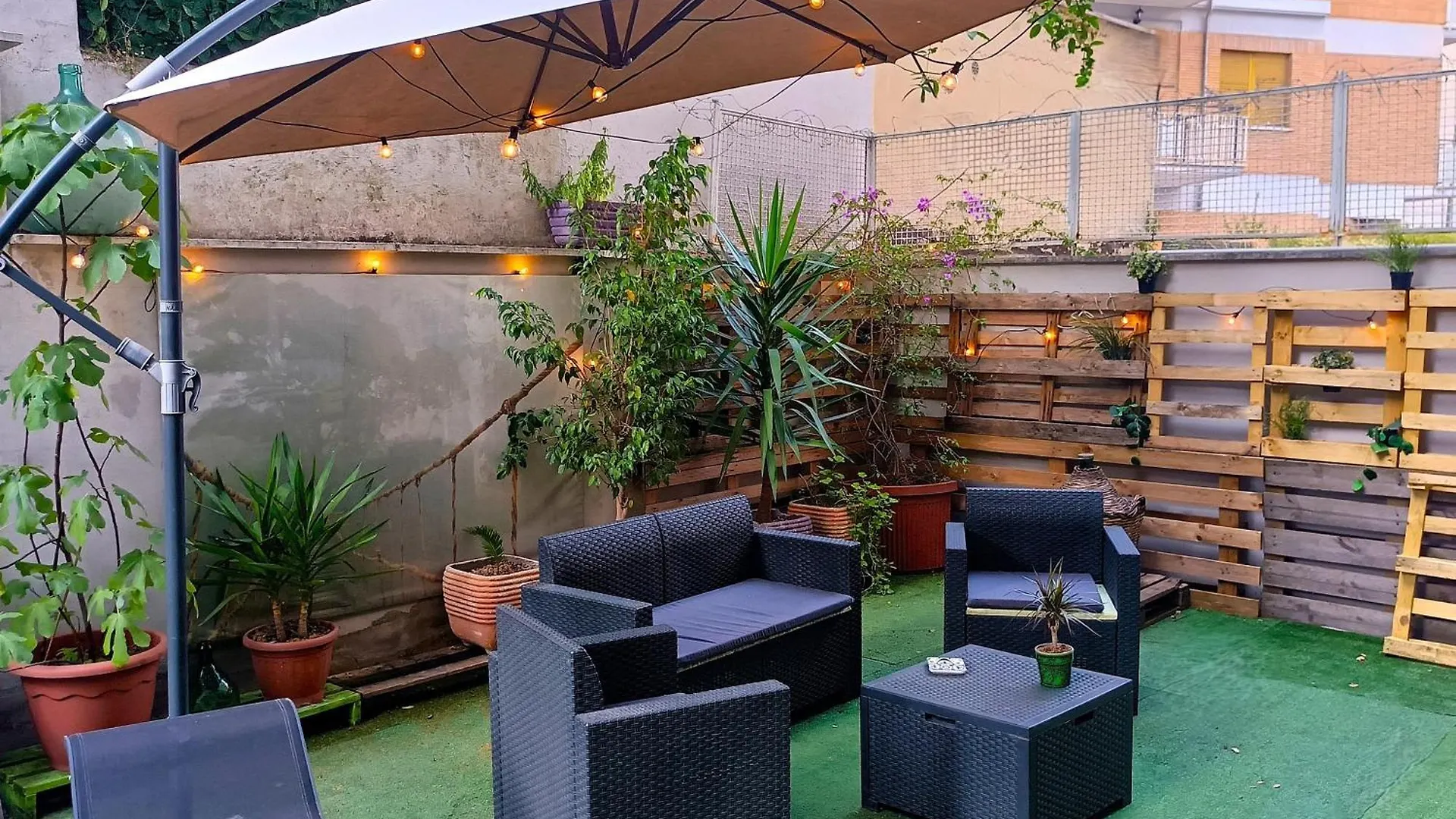 Konukevi Lanzies Guesthouse Roma