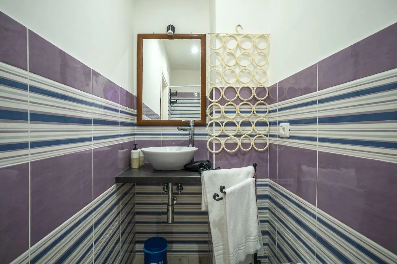Lanzies Guesthouse Roma